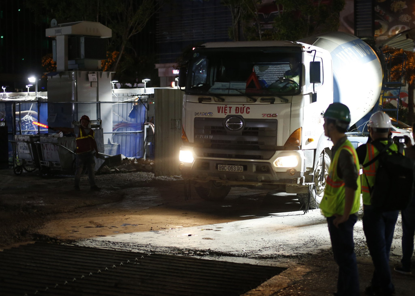 Trắng đêm đổ bê tông hợp long ga ngầm trên phố Kim Mã ảnh 11