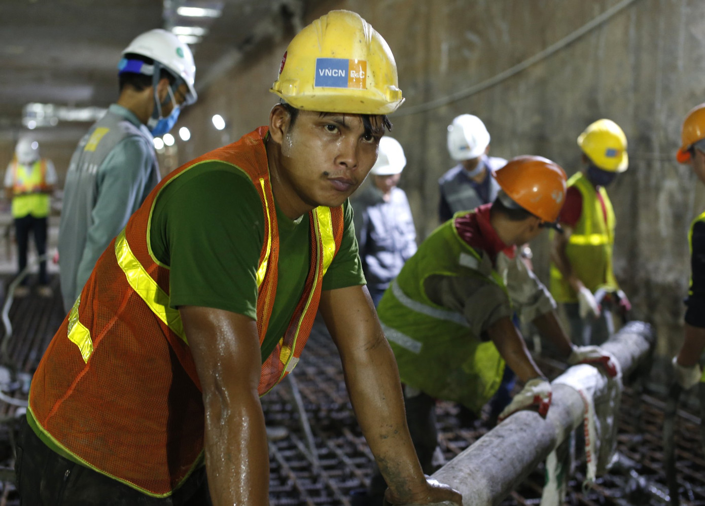 Trắng đêm đổ bê tông hợp long ga ngầm trên phố Kim Mã ảnh 9