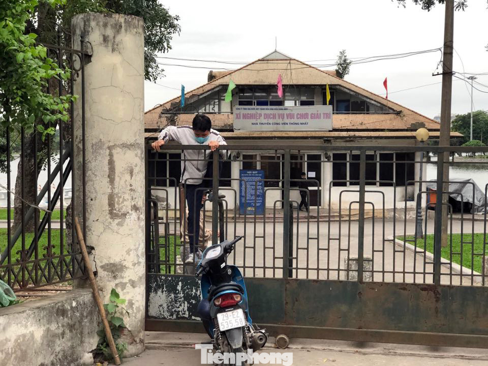 Công viên ở Hà Nội đồng loạt đóng cửa để cách ly toàn xã hội ảnh 10