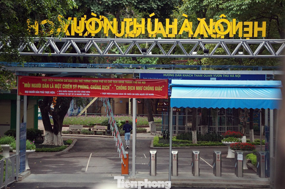 Công viên ở Hà Nội đồng loạt đóng cửa để cách ly toàn xã hội ảnh 6