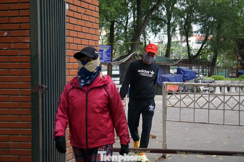 Công viên ở Hà Nội đồng loạt đóng cửa để cách ly toàn xã hội ảnh 7