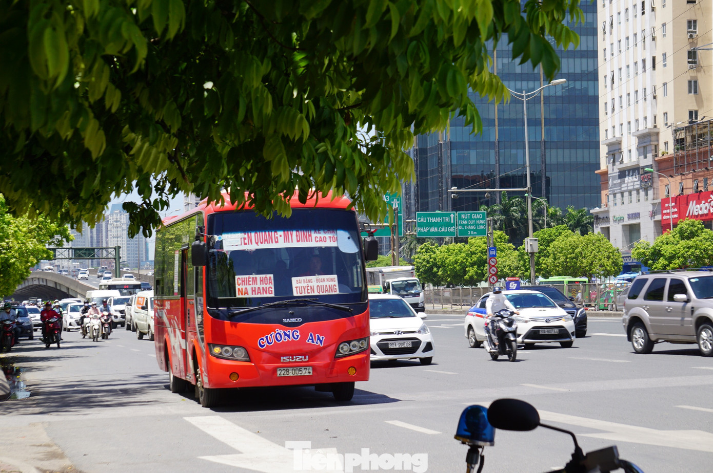 Cảnh sát hóa trang, dùng 'mắt thần' xử lý xe khách rùa bò ở Hà Nội ảnh 8