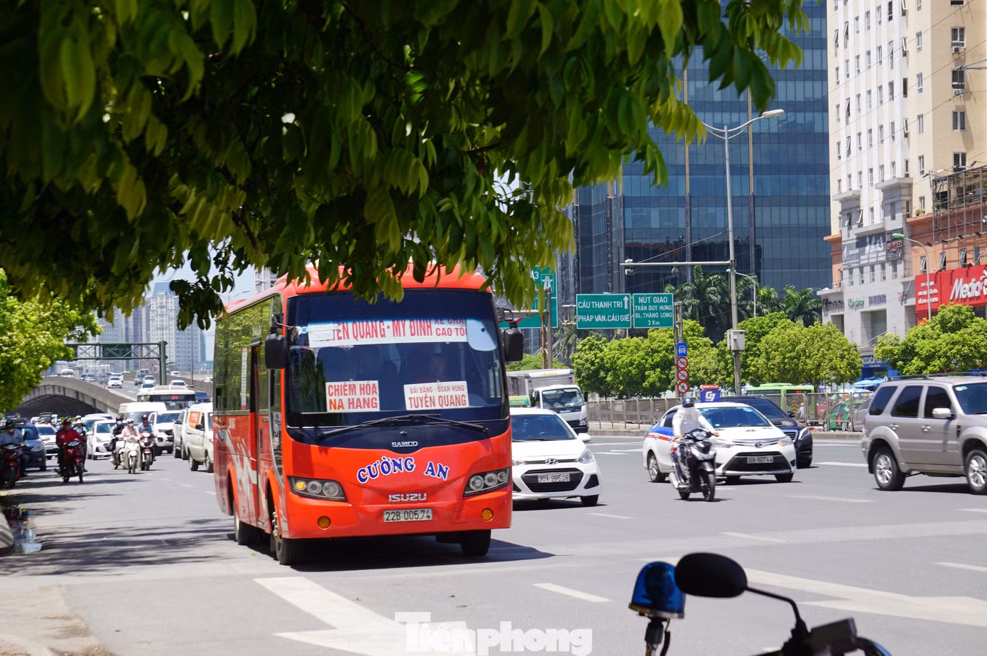 Cảnh sát hóa trang, dùng 'mắt thần' xử lý xe khách rùa bò ở Hà Nội ảnh 8