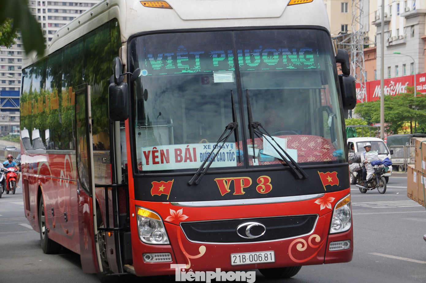 Cảnh sát hóa trang, dùng 'mắt thần' xử lý xe khách rùa bò ở Hà Nội ảnh 9