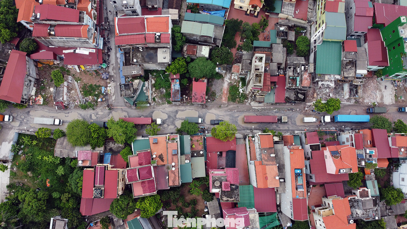 Cận cảnh 'hố bom' tử thần trên con đường đau khổ bậc nhất ở Hà Nội ảnh 7