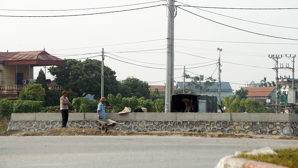 Đình chỉ công trình vi phạm hành lang an toàn giao thông ở Hưng Yên ảnh 2