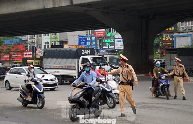Cảnh sát giao thông mở cao điểm xử lý vi phạm trên toàn quốc ảnh 1