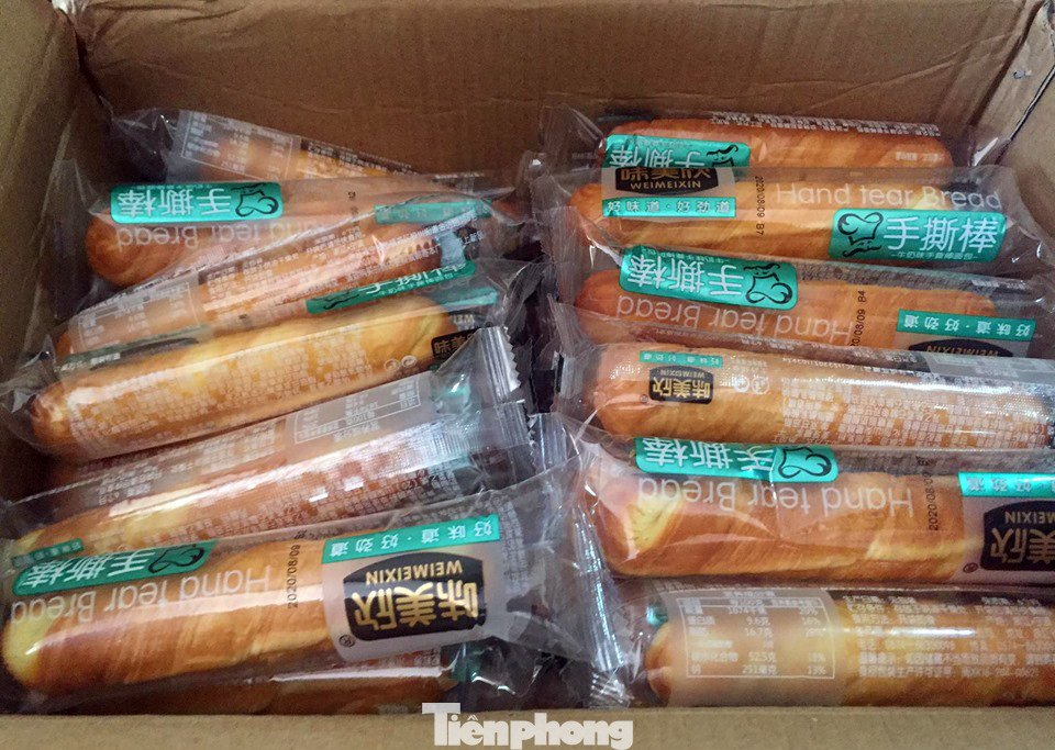 Cận cảnh hơn 10 tấn bánh trung thu, trà sữa nhập lậu ảnh 6