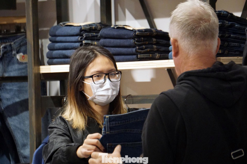 Đeo khẩu trang đi uống cà phê ở Hà Nội thời dịch virus corona ảnh 9