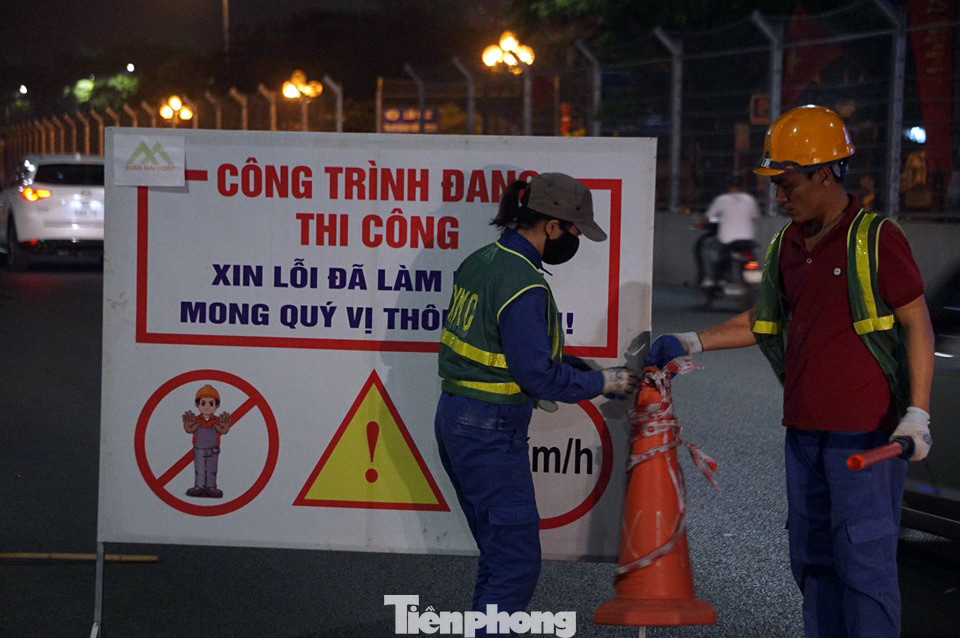 Trắng đêm tháo dỡ rào cứng trên đường đua F1 Hà Nội ảnh 3