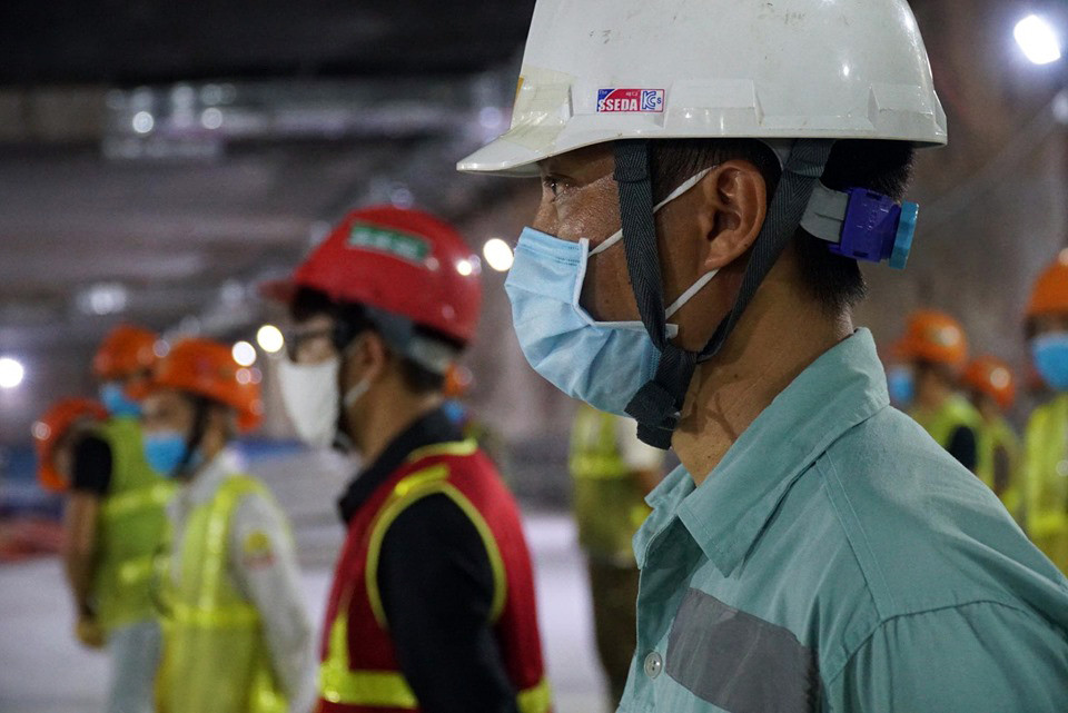 Trắng đêm đổ nền ga ngầm dự án đường sắt Nhổn - Ga Hà Nội ảnh 10