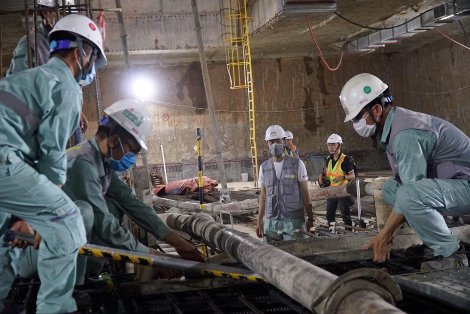 Trắng đêm đổ nền ga ngầm dự án đường sắt Nhổn - Ga Hà Nội ảnh 3