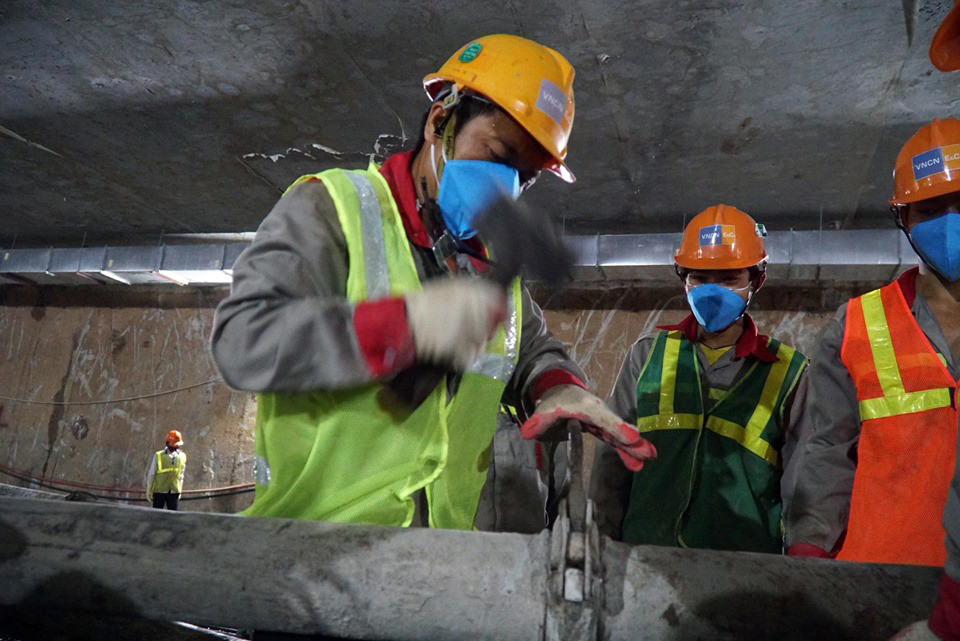 Trắng đêm đổ nền ga ngầm dự án đường sắt Nhổn - Ga Hà Nội ảnh 7