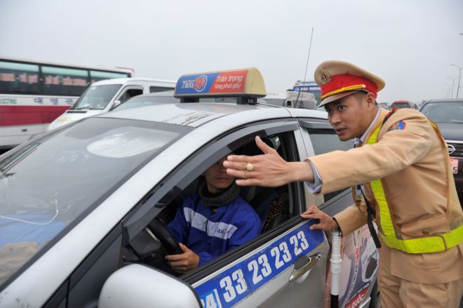 6 ngày nghỉ Tết, 2.298 'ma men' lái xe bị CSGT xử phạt ảnh 1