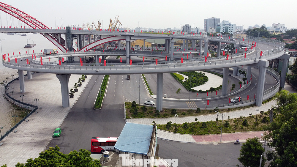 Cận cảnh cây cầu 'Cánh chim biển' của thành phố Hải Phòng ảnh 3