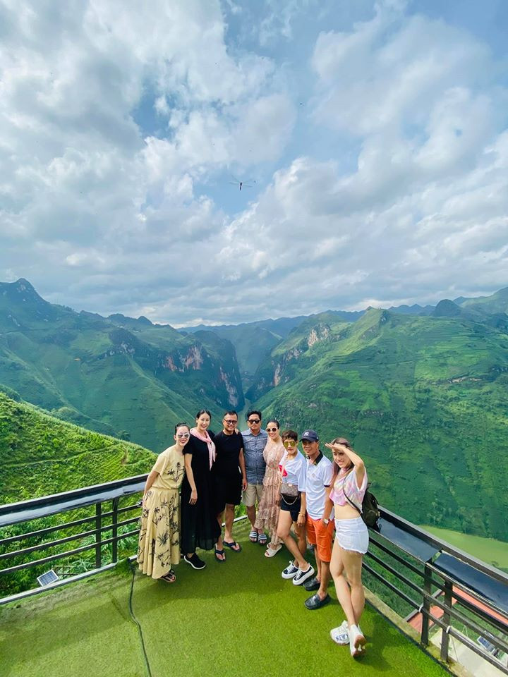 Minh Tú hờ hững vòng 3 nóng bỏng trên biển, Mâu Thuỷ khoe body 'bỏng mắt' với bikini ảnh 10