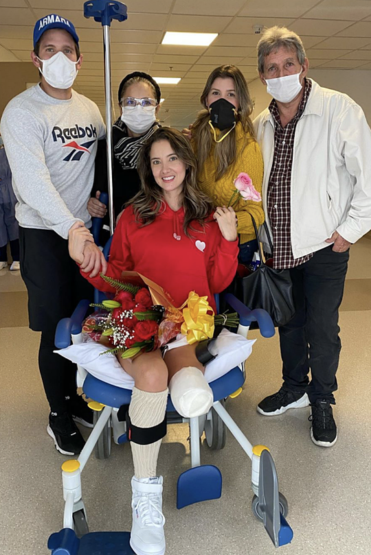 Hoa hậu Hoàn vũ Colombia tươi tắn xuất viện sau khi bị cưa chân trái ảnh 2