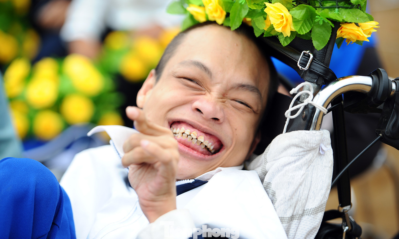 Bác sĩ thực hiện 900 ca mổ nhận giải thưởng Tình nguyện Quốc gia 2019 ảnh 11