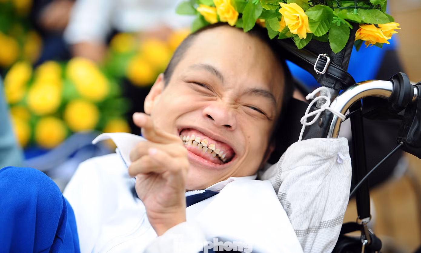 Bác sĩ thực hiện 900 ca mổ nhận giải thưởng Tình nguyện Quốc gia 2019 ảnh 11