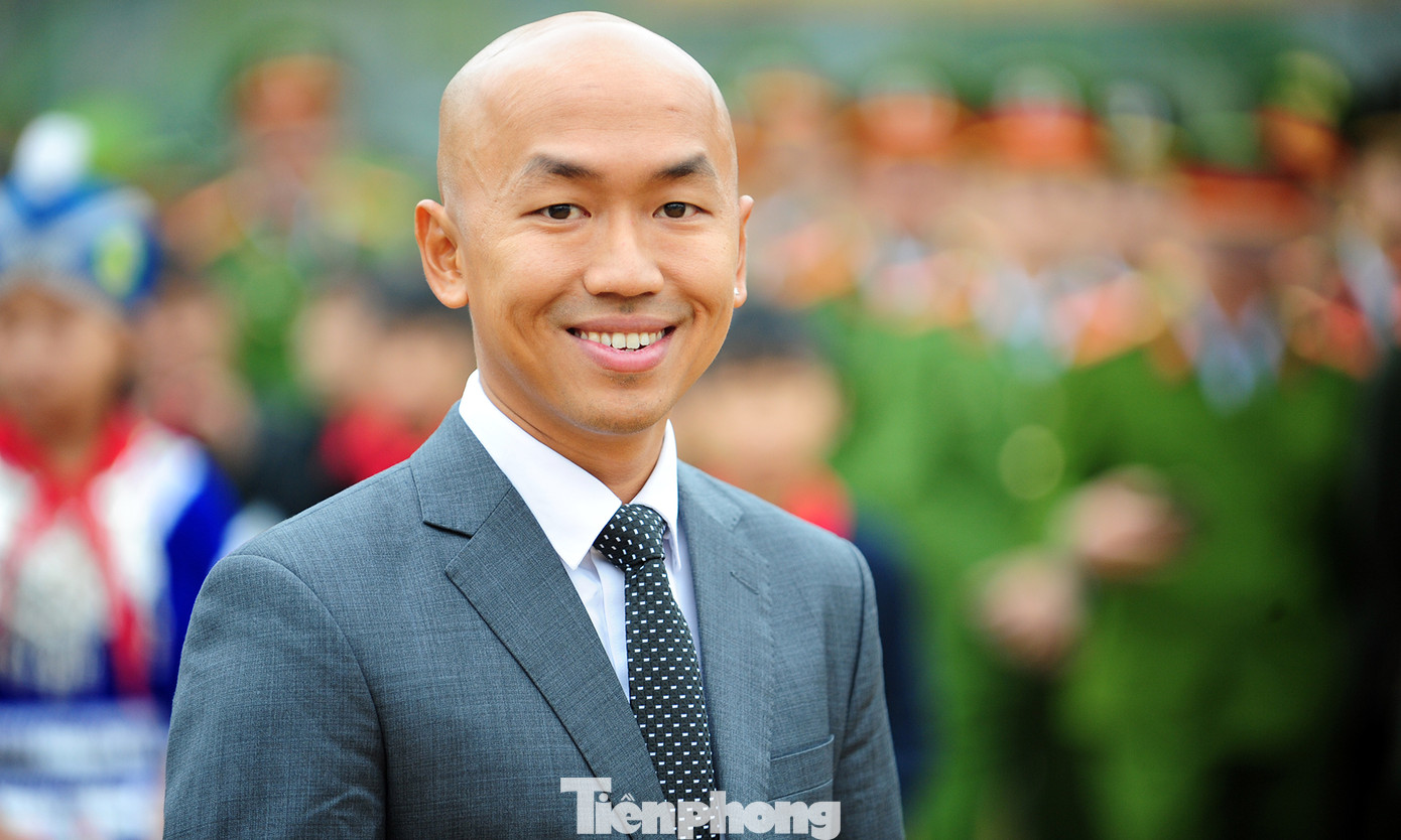 Bác sĩ thực hiện 900 ca mổ nhận giải thưởng Tình nguyện Quốc gia 2019 ảnh 6