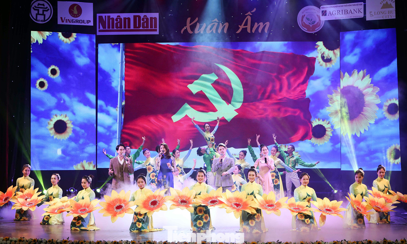 Xuân ấm 2020 tặng 12 căn nhà cho người nghèo, nhiều học bổng cho sinh viên ảnh 1