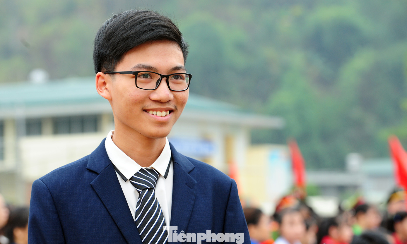 Bác sĩ thực hiện 900 ca mổ nhận giải thưởng Tình nguyện Quốc gia 2019 ảnh 7