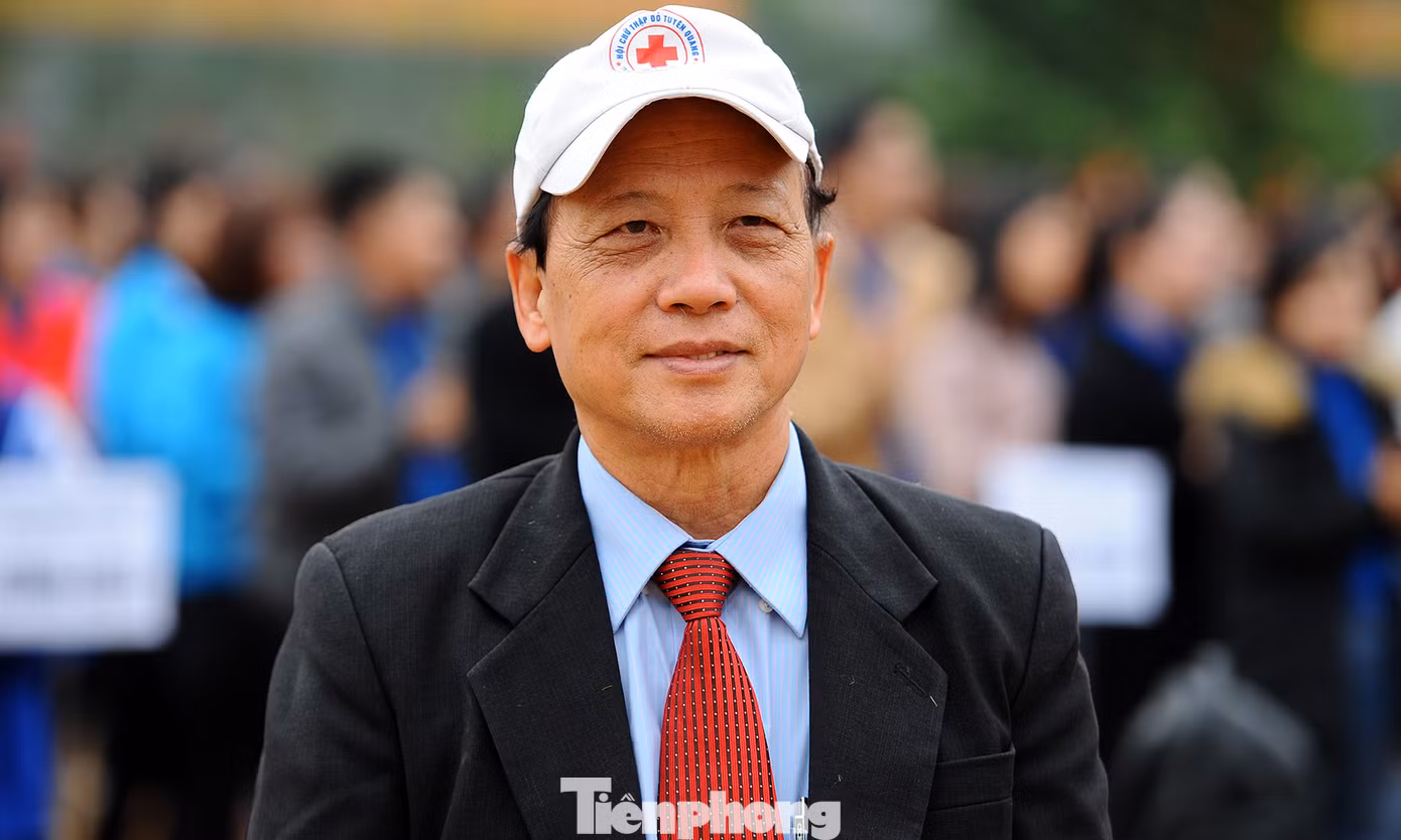 Bác sĩ thực hiện 900 ca mổ nhận giải thưởng Tình nguyện Quốc gia 2019 ảnh 12