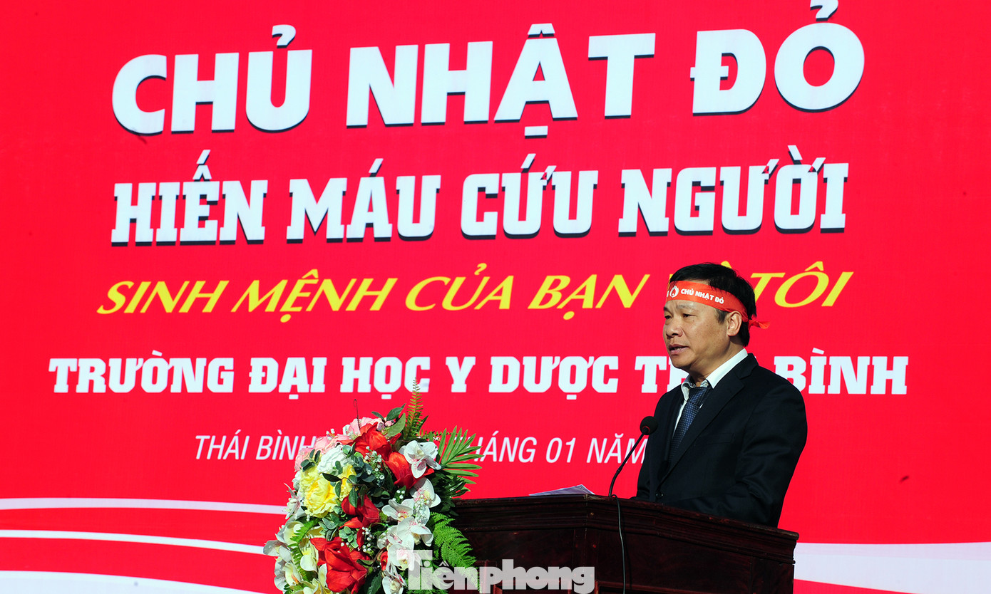 Dòng người xếp hàng hiến máu trong chương trình Chủ nhật Đỏ tại Thái Bình ảnh 8