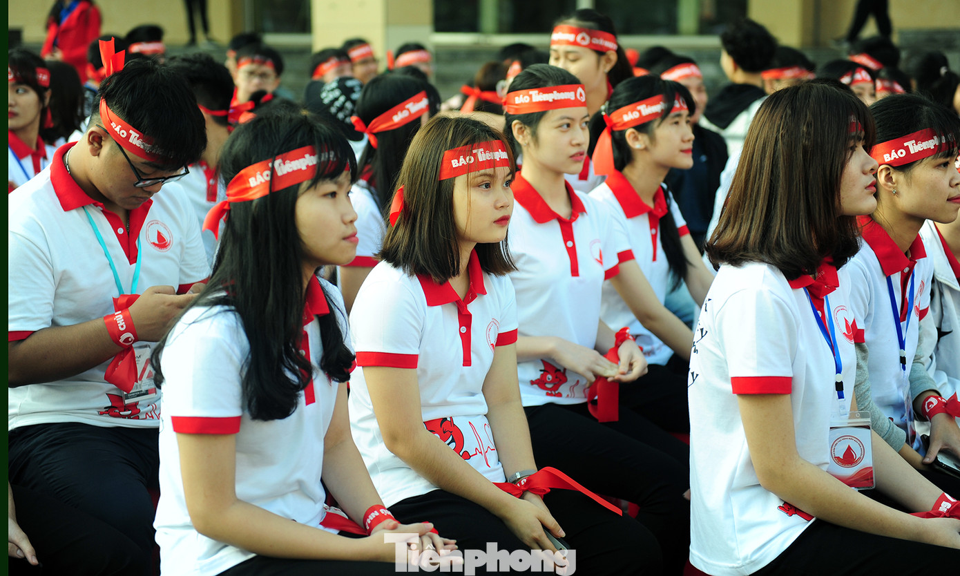 Dòng người xếp hàng hiến máu trong chương trình Chủ nhật Đỏ tại Thái Bình ảnh 6