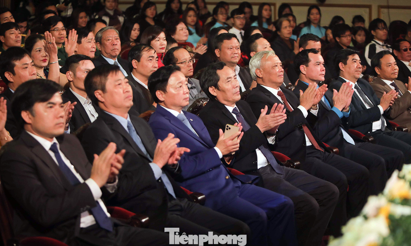 Xuân ấm 2020 tặng 12 căn nhà cho người nghèo, nhiều học bổng cho sinh viên ảnh 2