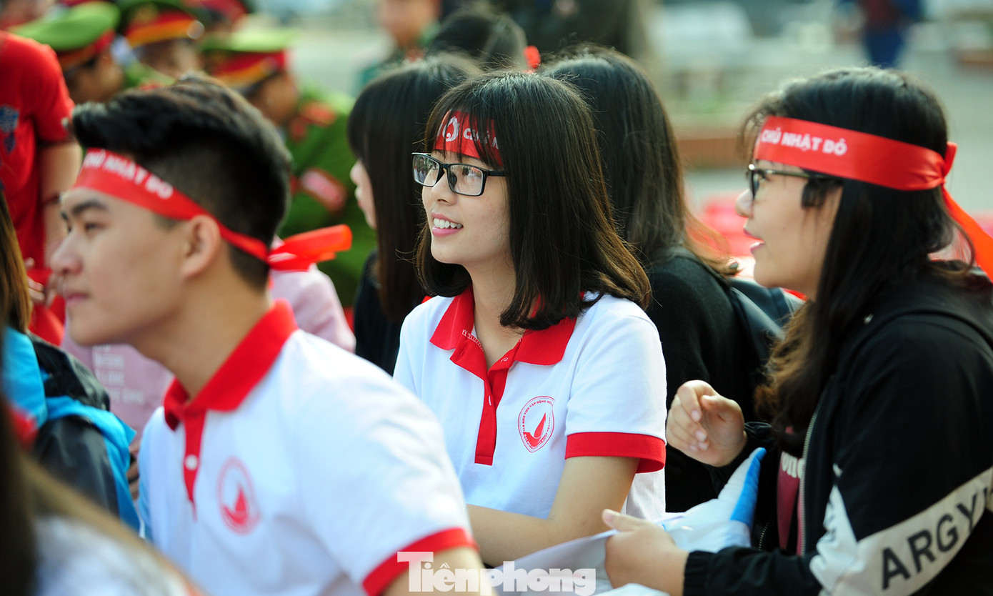 Dòng người xếp hàng hiến máu trong chương trình Chủ nhật Đỏ tại Thái Bình ảnh 9