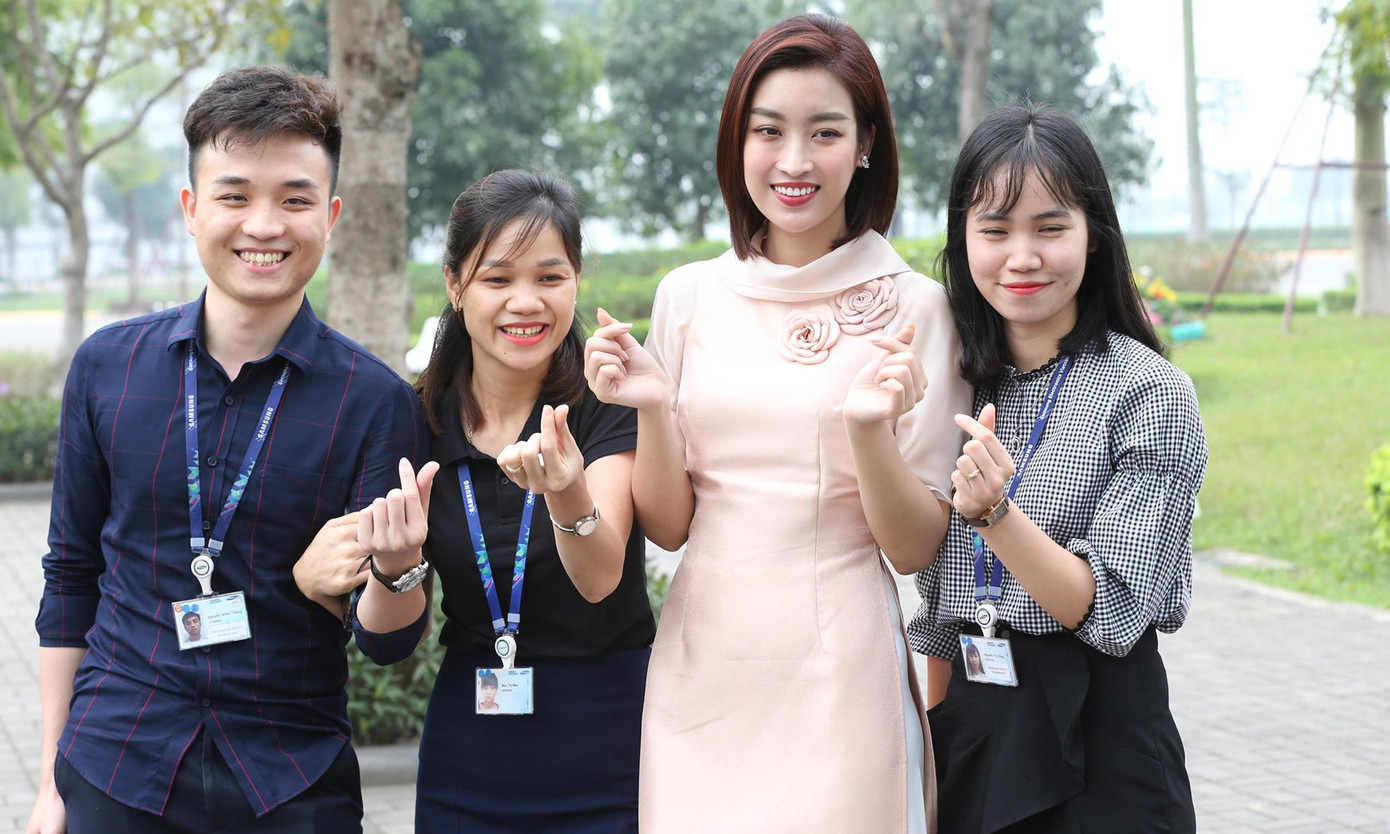 Hoa hậu Mỹ Linh, Tiểu Vy rạng rỡ trong Chủ nhật Đỏ tại Thái Nguyên ảnh 5