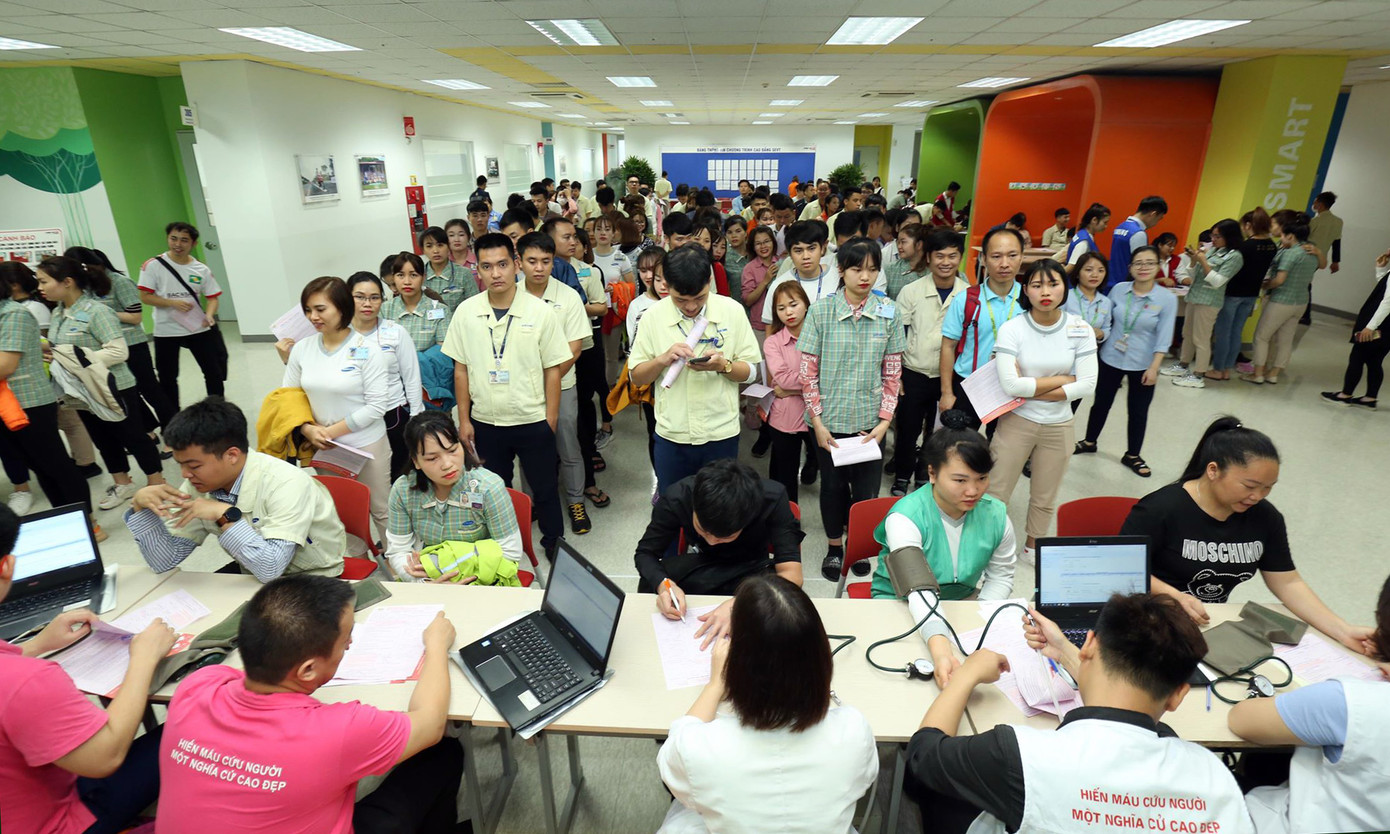 Hoa hậu Mỹ Linh, Tiểu Vy rạng rỡ trong Chủ nhật Đỏ tại Thái Nguyên ảnh 8