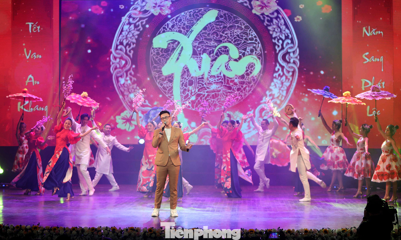 Xuân ấm 2020 tặng 12 căn nhà cho người nghèo, nhiều học bổng cho sinh viên ảnh 7