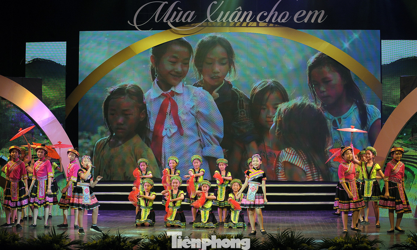 Quỹ bảo trợ trẻ em tiếp nhận hơn 113 tỷ đồng trong đêm 'Mùa xuân cho em' ảnh 5