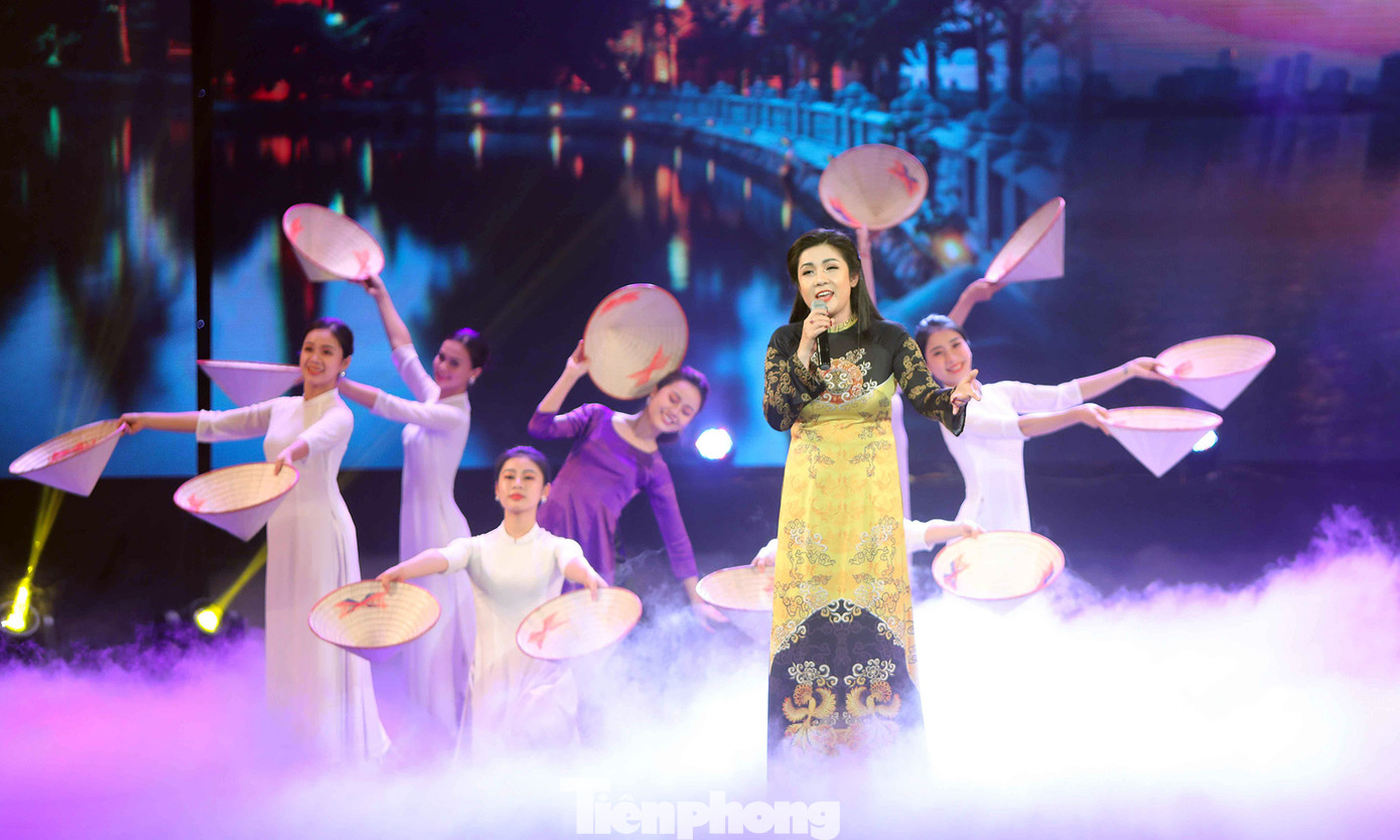 Xuân ấm 2020 tặng 12 căn nhà cho người nghèo, nhiều học bổng cho sinh viên ảnh 9