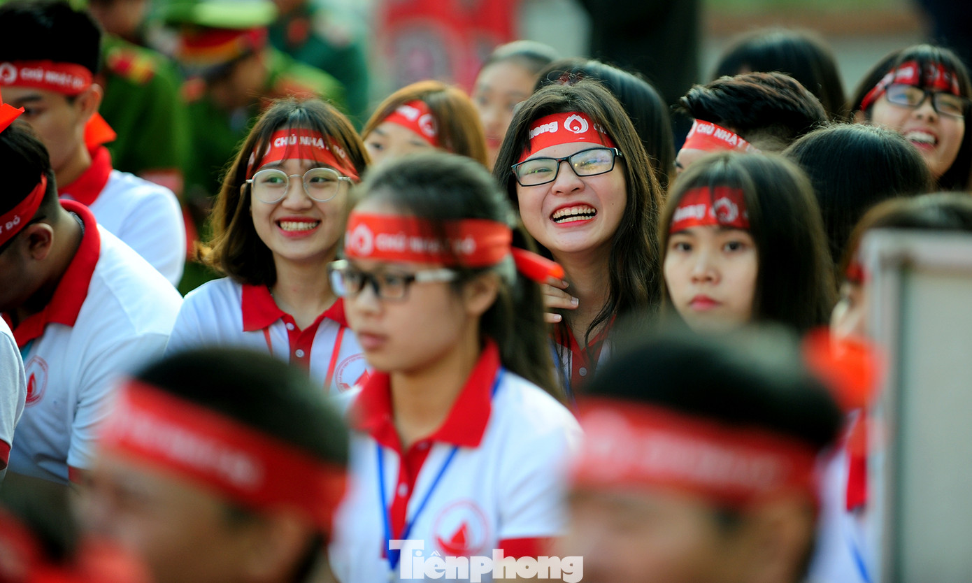 Dòng người xếp hàng hiến máu trong chương trình Chủ nhật Đỏ tại Thái Bình ảnh 10