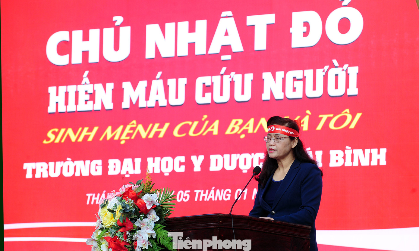 Dòng người xếp hàng hiến máu trong chương trình Chủ nhật Đỏ tại Thái Bình ảnh 7