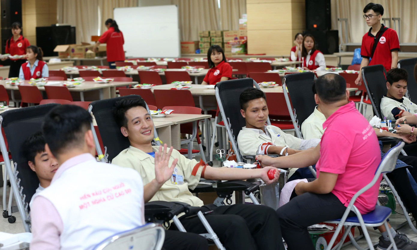 Cán bộ công nhân viên Samsung Thái Nguyên rộn ràng hiến máu Chủ nhật Đỏ ảnh 3