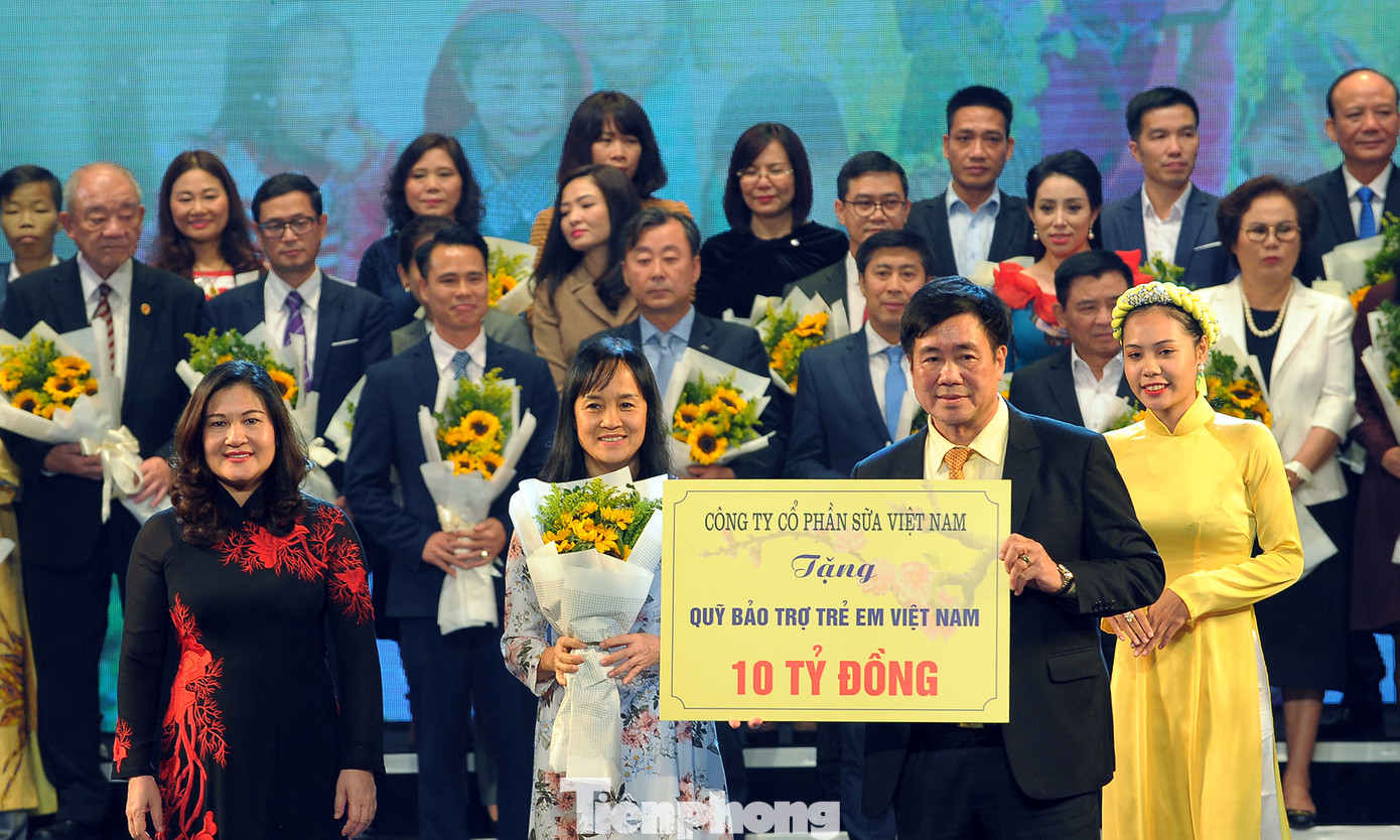 Quỹ bảo trợ trẻ em tiếp nhận hơn 113 tỷ đồng trong đêm 'Mùa xuân cho em' ảnh 9