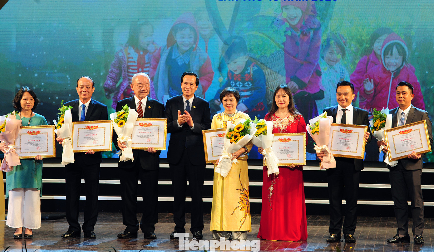 Quỹ bảo trợ trẻ em tiếp nhận hơn 113 tỷ đồng trong đêm 'Mùa xuân cho em' ảnh 3