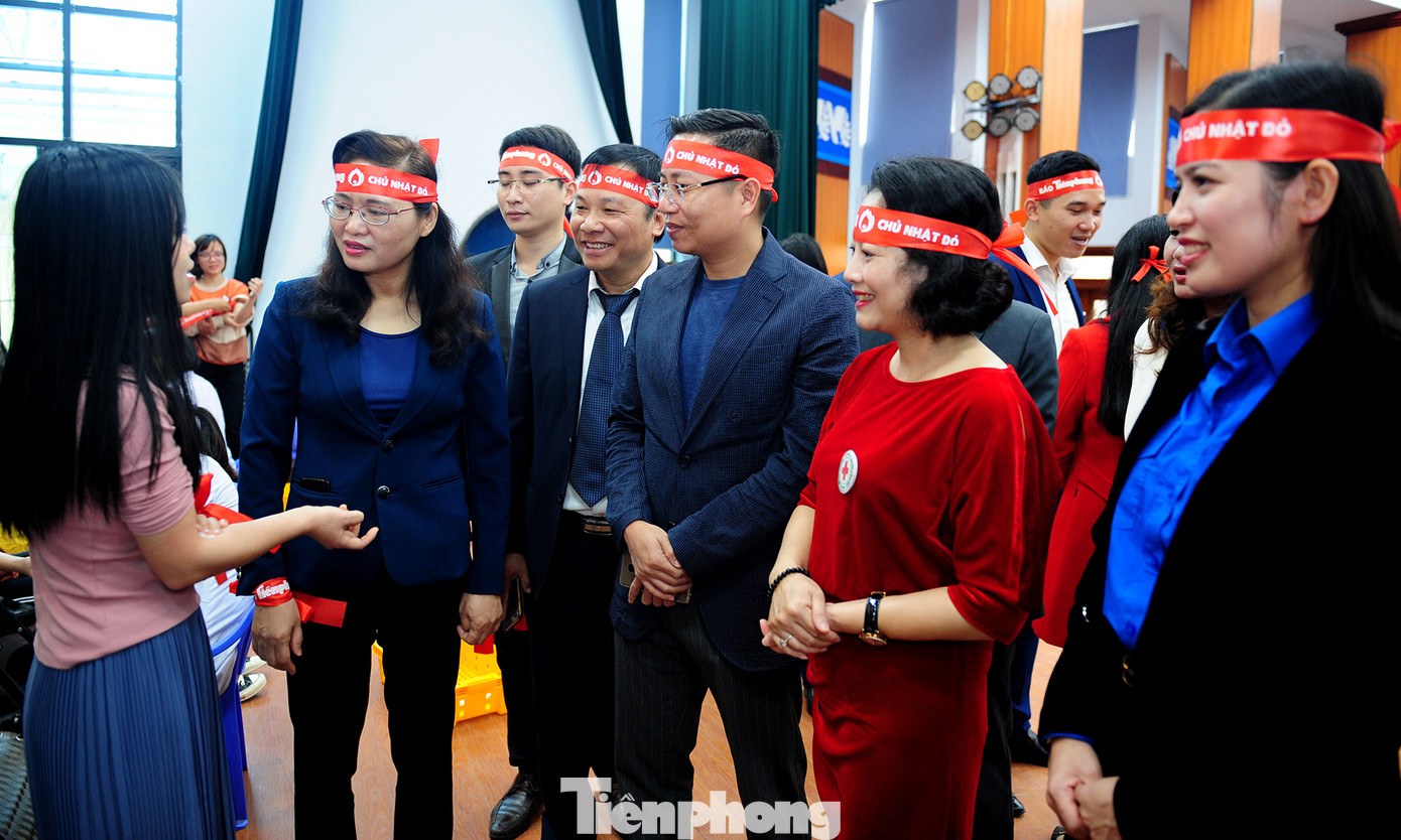 Dòng người xếp hàng hiến máu trong chương trình Chủ nhật Đỏ tại Thái Bình ảnh 22