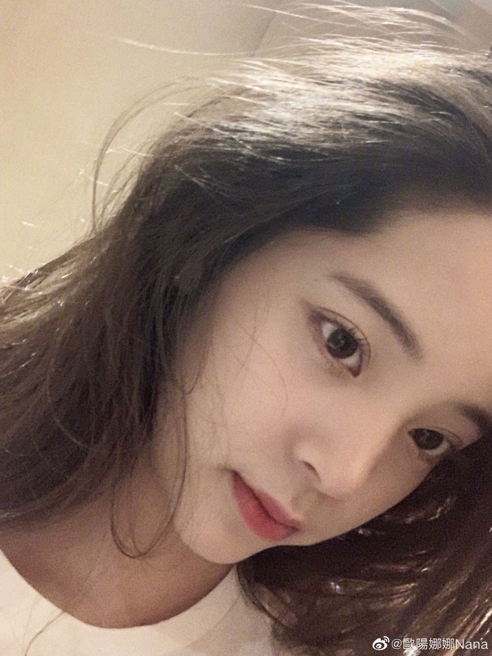 Âu Dương Na Na xuất hiện với visual “thanh xuân vườn trường” quả xứng “nữ thần thời trang“ ảnh 10