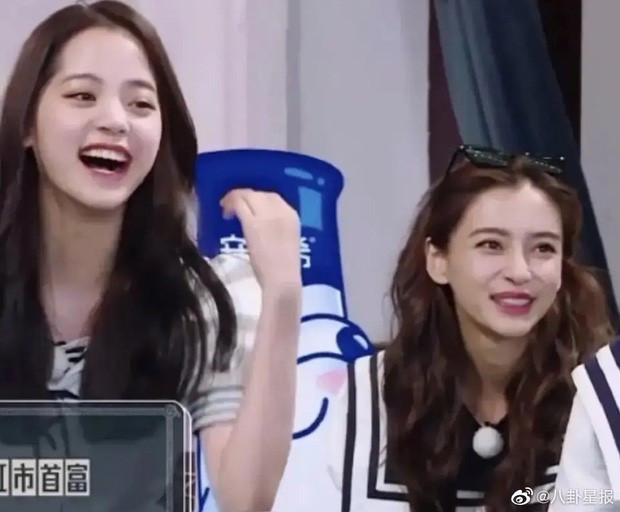 Âu Dương Na Na xuất hiện với visual “thanh xuân vườn trường” quả xứng “nữ thần thời trang“ ảnh 9