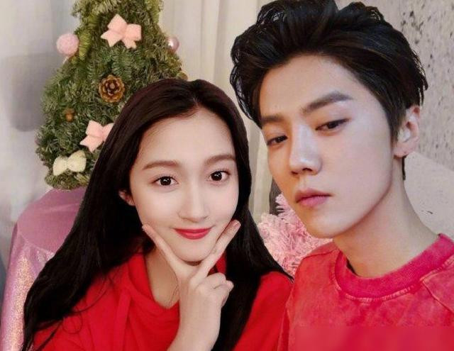 Trước tin đồn chia tay Lộc Hàm, Quan Hiểu Đồng khoe body chiếm trọn “spotlight” trên phố ảnh 8