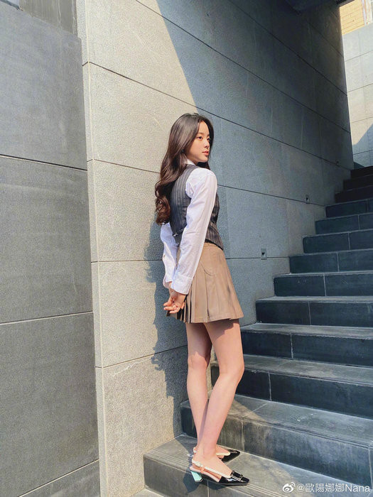 Âu Dương Na Na xuất hiện với visual “thanh xuân vườn trường” quả xứng “nữ thần thời trang“ ảnh 5