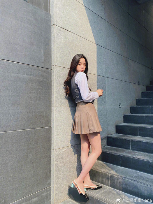 Âu Dương Na Na xuất hiện với visual “thanh xuân vườn trường” quả xứng “nữ thần thời trang“ ảnh 4