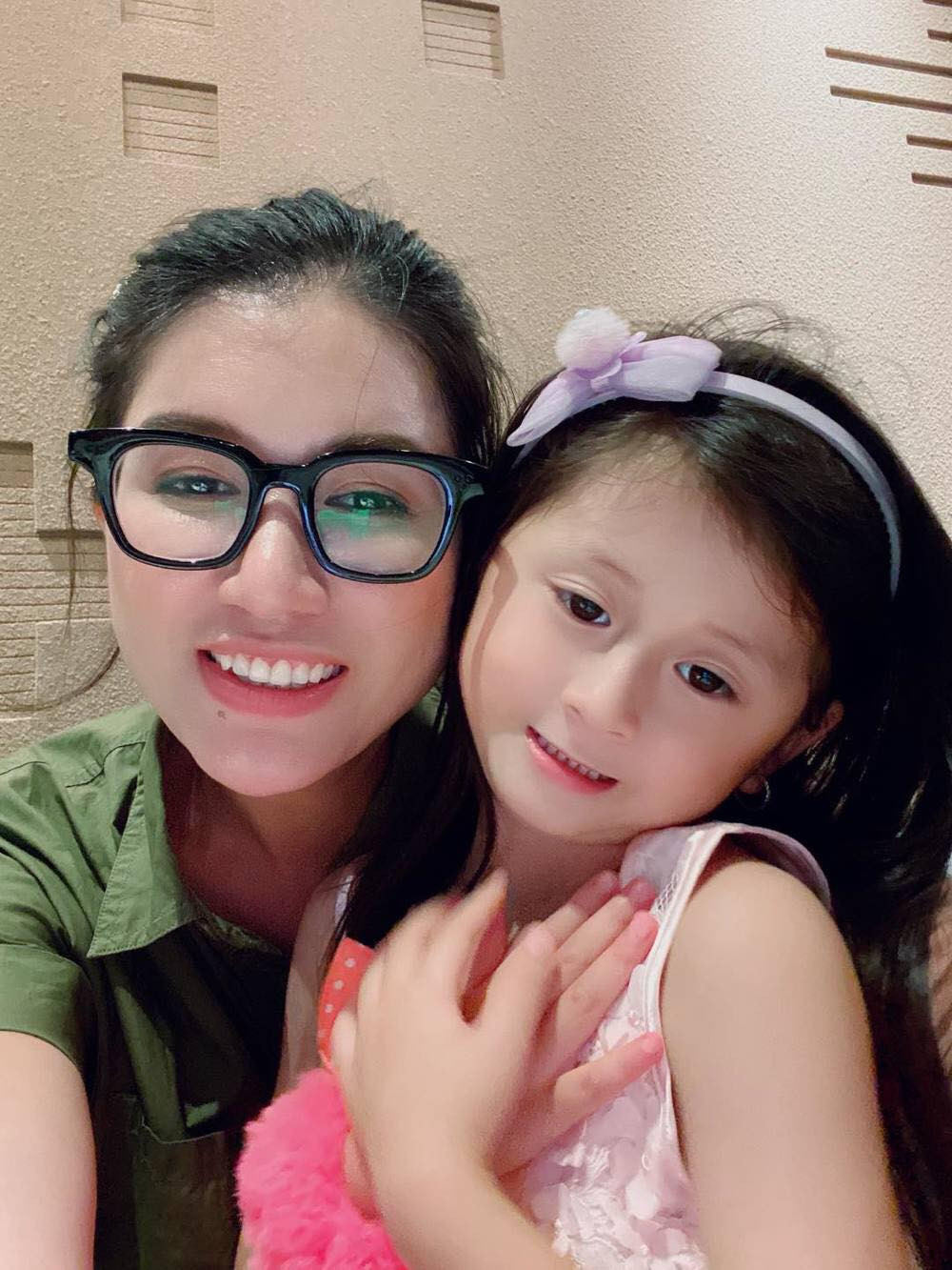 Đông Nhi khoe ảnh trên bàn mổ; Kaity Nguyễn chia sẻ hậu trường khác lạ “Tiệc trăng máu“ ảnh 1