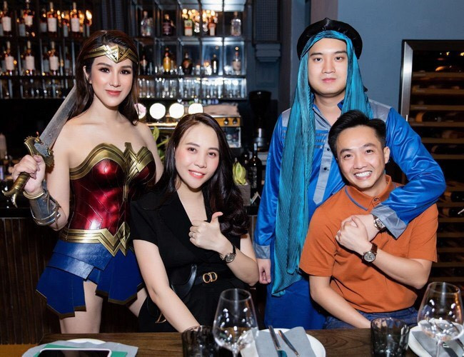 Đông Nhi hào hứng kể về trải nghiệm làm mẹ bỉm sữa; Ngọc Trinh giản dị một cách bất ngờ ảnh 11