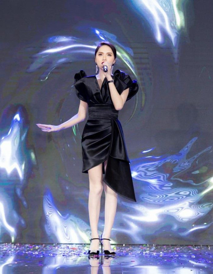 Hoàng Yến Chibi ngày càng trẻ trung; Hoàng Oanh khoe hình con trai lai Tây cực đáng yêu ảnh 20